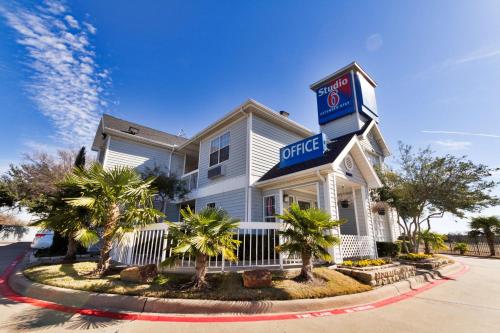 Studio 6-Dallas, TX - Garland - Northeast Hotel (Richardson) from £46