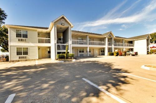 Studio 6-Dallas, TX - Garland - Northeast Hotel (Richardson) from £46