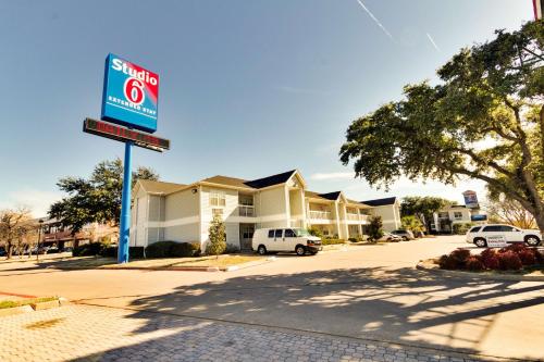Studio 6-Dallas, TX - Garland - Northeast Hotel (Richardson) from £46