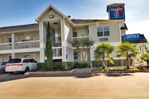 Studio 6-Dallas, TX - Garland - Northeast Hotel (Richardson) from £46