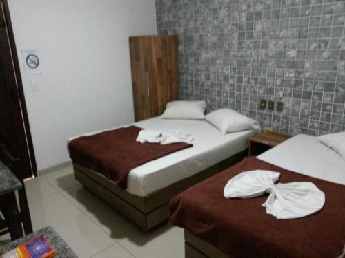 1 double bed, 1 twin bed