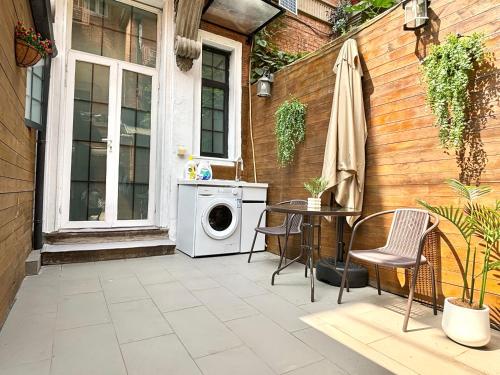 Private Garden Courtyard in Shanghai Old Villa Near City Center Nanjing West Road Metro Station - image 4