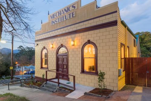 The Old Mechanics, Healesville