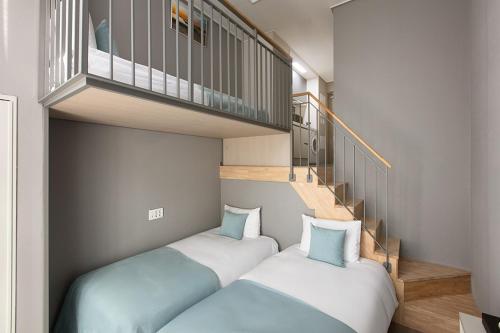 Sollago Myeongdong Hotel & Residence Room Type - Family Bunk Triple Room