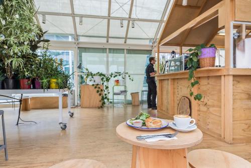 مطعم, Docklands Private Collection – New Quay and City Harbour Apartments in دوكلاندز