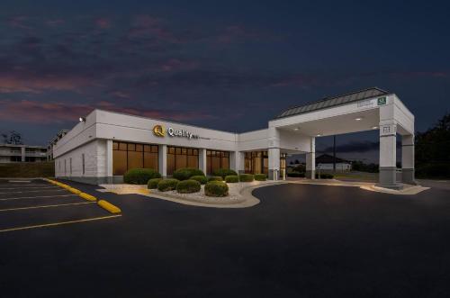 外部景觀, 品質酒店及套房 (Quality Inn & Suites) in 威特維爾