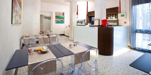 Momi's Hotel 4