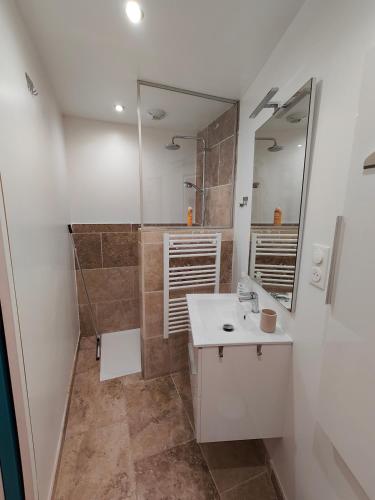 Chambre avec salle d'eau privée (Chambre avec salle d'eau privee) in 莱萨克