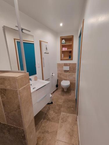 Chambre avec salle d'eau privée (Chambre avec salle d'eau privee) in 莱萨克