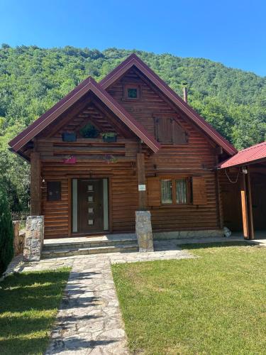 Dārzs, MM Lodge-Mountain House on the Road to Ski Center in Drpe