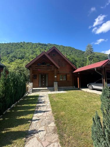 Dārzs, MM Lodge-Mountain House on the Road to Ski Center in Drpe