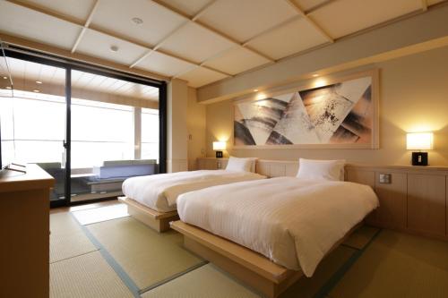 Room with Tatami Area and Lake View