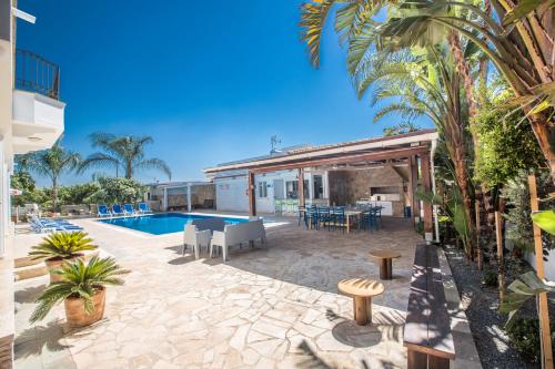 Papas Family Villa - main image