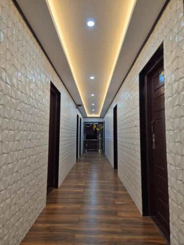 G Mount inn in Ikka Nagar