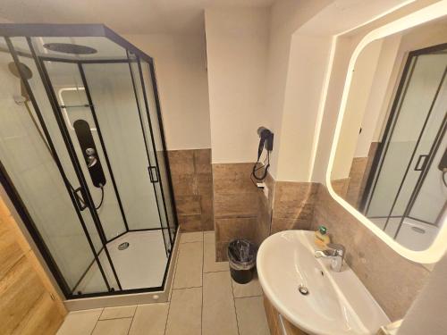 浴室, Stylish 1-Bedroom Old Town Retreat in 蒂羅爾山