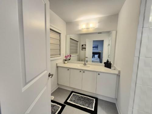 Fürdőszoba, First Class Ensuite Room in Brantford (Ontario)