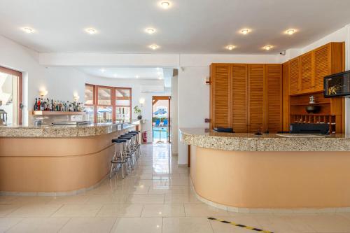 Niros Beachfront Aparthotel 4