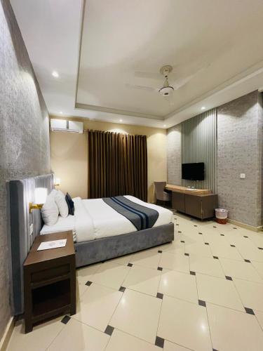 Shelton Rezidor House F-8 Islamabad - image 2