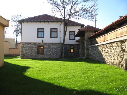 Private 4BR-2BA guest House Dryanovo with Pool and FREE Parking