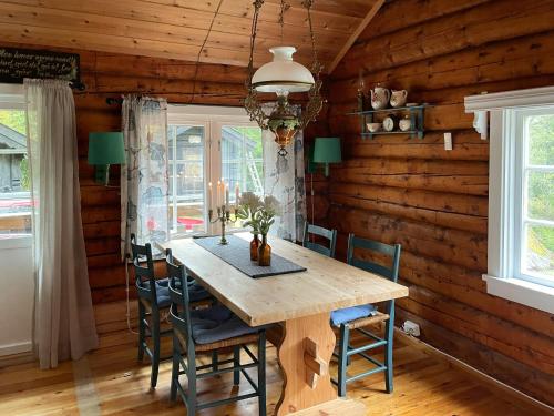 外部景觀, Traditional Log Cabin By Lake Seljord in 弗拉特達爾