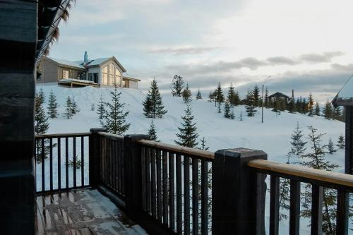 Exterior view, Log Cabin By Mostertoppen Ski Stadium in Oyer