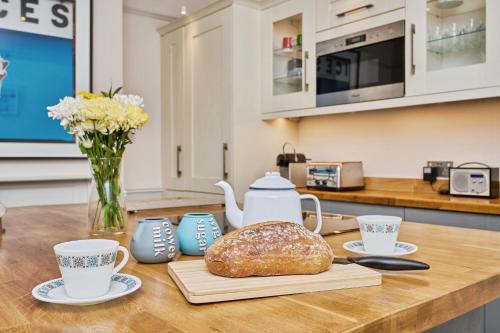 Hotellet från utsidan, Pindrift in Cowes Medina