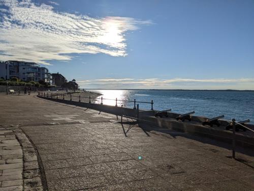 Hotellet från utsidan, Pindrift in Cowes Medina