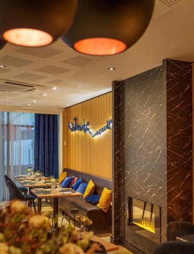 餐廳, 樂利斯鉑爾格酒店，餐廳及Spa中心 (Le Richebourg Hotel, Restaurant & Spa) in 沃斯恩羅馬內埃