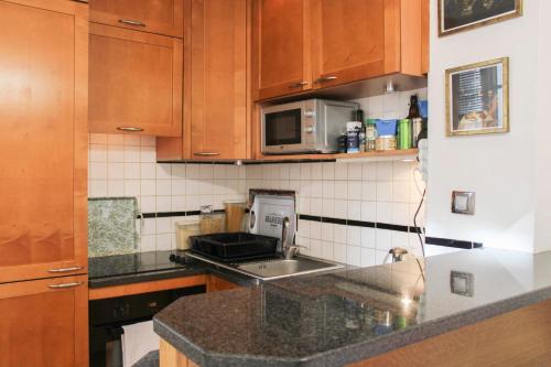 Apartment in the heart of Paris quiet and easy - image 7