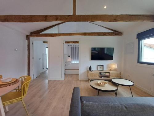 Villa La Marquesa - amplia, con patio y barbacoa gîte à louer Barbadanes