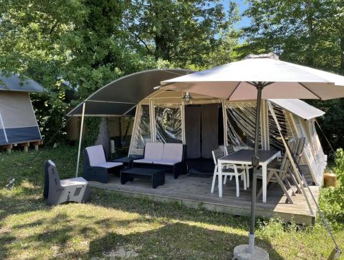 Camping Le Clou-Lodge de Luxe gîte à louer Meynard