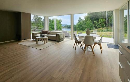 Exterior view, Cabin With Sea Views Near Kristiansand in Hamresanden