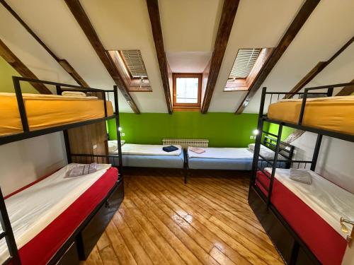 1 bunk bed