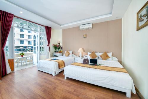 Family Suite with Balcony image 6