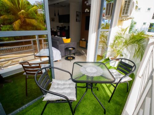 beranda/teres, Best Stays Luxury Apartments Studio - AC, Pool, Beach, Lift in Mombasa