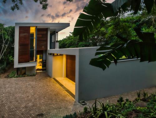 Luxury Villa Aloe Ridge - Eden Rock Luxury Estate, Pennington in Imbabala Forest Estate
