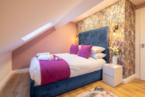 The Secret Garden, Donaghadee - The Hideaway - Luxury 3-BDR & Stylish 5-Beds - Sleeps 7 - Fast Wi-Fi - Parking - Hot Tub - Garden gîte à louer Donaghadee
