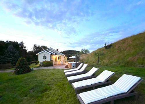 Hilly Haven & Luxury Wagon in the Forest of Dean in Newland