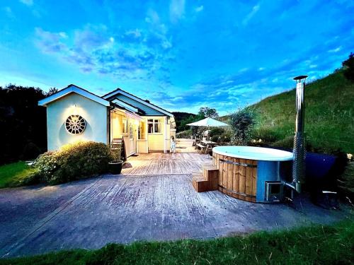 Hilly Haven & Luxury Wagon in the Forest of Dean in Newland