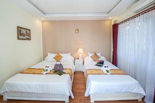 Deluxe Double or Twin Room with Pool View image 6