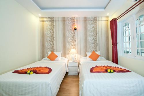 Deluxe Double or Twin Room with Pool View image 7