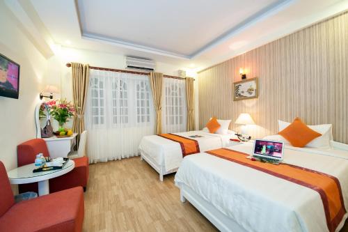 Deluxe Double or Twin Room with Pool View image 2