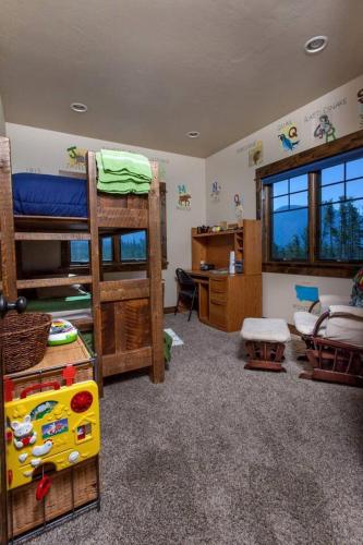 Amazing Log Cabin Rental with Pool Table in the Mountains in West Glacier, Montana in West Glacier (MT)