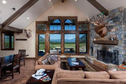 Amazing Log Cabin Rental with Pool Table in the Mountains in West Glacier, Montana in West Glacier (MT)
