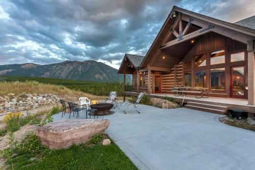 Amazing Log Cabin Rental with Pool Table in the Mountains in West Glacier, Montana in West Glacier (MT)