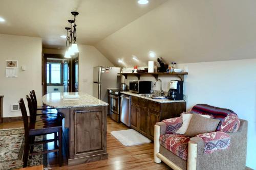 Deluxe Getaway Rental in a Mountain Cabin near Lake McDonald, Montana in West Glacier (MT)