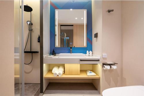 room detail thumbnail 2