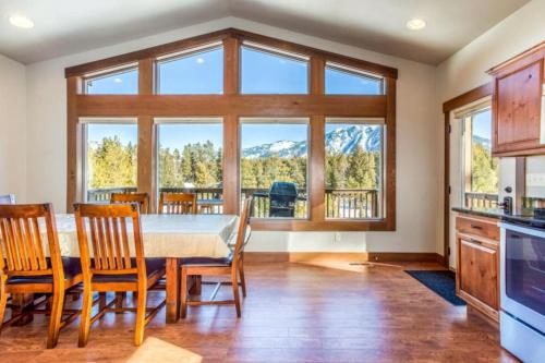 Sunny Mountain Cabin for a Group Getaway in West Glacier, Montana in 西冰河(蒙大拿州）