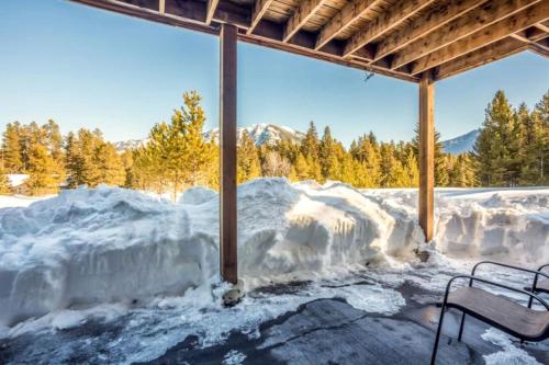 Sunny Mountain Cabin for a Group Getaway in West Glacier, Montana in 西冰河(蒙大拿州）