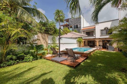 Villa with a beautiful terrace, BBQ Grill and pool